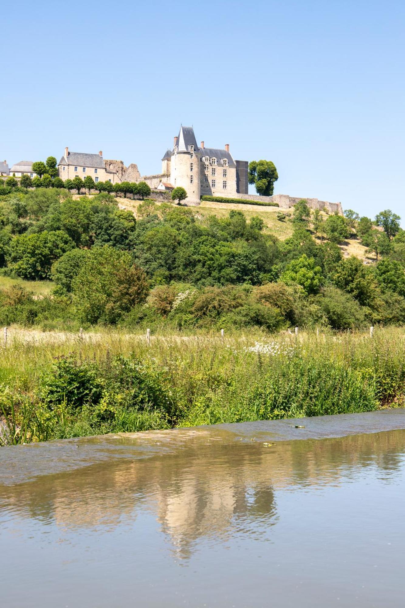 Les De Sainte-suzanne Sainte-Suzanne (Mayenne)